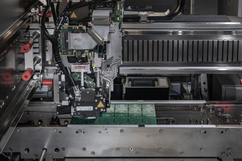 leiterplattenbestueckung schweiz by synetronics