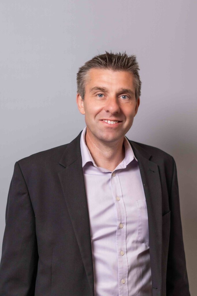 CEO der PKE Michael Hochstrasser als Referenzkunde im Bereich Auftragsfertigung für Leiterplattenbestückung und Leiterplattenentwicklung.